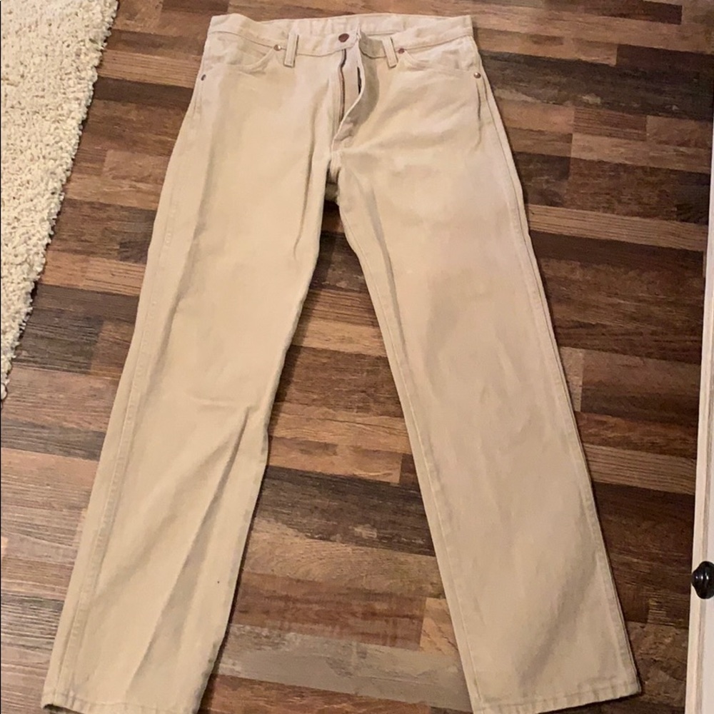Men’s khaki pants